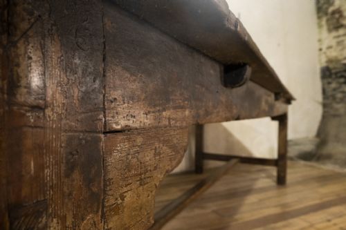 AN EXCEPTIONAL 18TH CENTURY LATER FRENCH PROVINCIAL FARMHOUSE TABLE - ADDITIONAL PHOTO 12