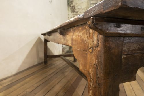 AN EXCEPTIONAL 18TH CENTURY LATER FRENCH PROVINCIAL FARMHOUSE TABLE - ADDITIONAL PHOTO 11