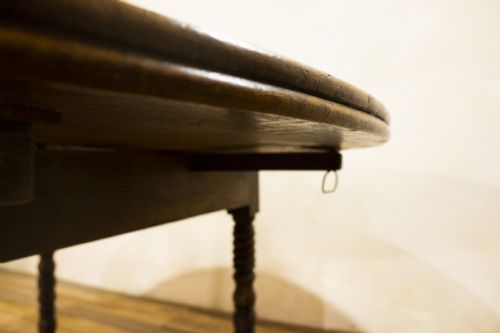 A 19TH CENTURY FRENCH CHESTNUT DROP LEAF TABLE - ADDITIONAL PHOTO 18