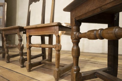 A SET OF FOUR FRENCH 18TH CENTURY BACKSTOOL CHAIRS - ADDITIONAL PHOTO 1