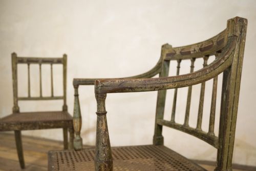 A CHARMING NEAR PAIR OF REGENCY GREEN PAINTED OCCASIONAL ELBOW CHAIRS - ADDITIONAL PHOTO 3