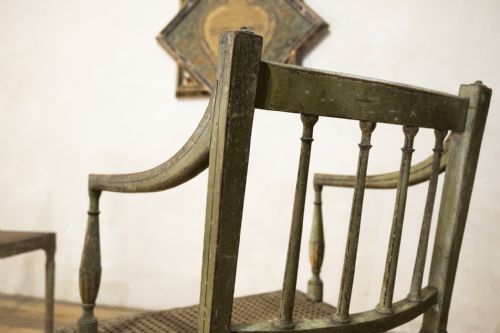 A CHARMING NEAR PAIR OF REGENCY GREEN PAINTED OCCASIONAL ELBOW CHAIRS - ADDITIONAL PHOTO 11