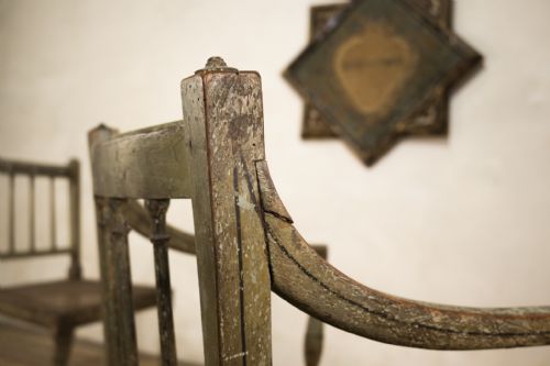 A CHARMING NEAR PAIR OF REGENCY GREEN PAINTED OCCASIONAL ELBOW CHAIRS - ADDITIONAL PHOTO 12