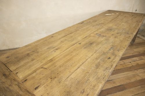 A LARGE SCALE 19TH CENTURY FRENCH SYCAMORE OAK FARMHOUSE TABLE BENCHES - ADDITIONAL PHOTO 6