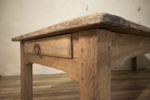 A LARGE SCALE 19TH CENTURY FRENCH SYCAMORE OAK FARMHOUSE TABLE BENCHES - ADDITIONAL PHOTO 9