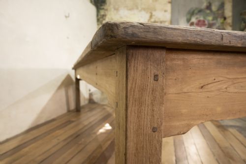 A LARGE SCALE 19TH CENTURY FRENCH SYCAMORE OAK FARMHOUSE TABLE BENCHES - ADDITIONAL PHOTO 14