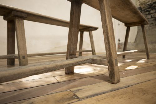 A LARGE SCALE 19TH CENTURY FRENCH SYCAMORE OAK FARMHOUSE TABLE BENCHES - ADDITIONAL PHOTO 18