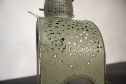 A 20TH CENTURY FRENCH GREEN TOLE LANTERN - ADDITIONAL PHOTO 10