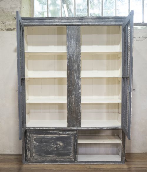 A LARGE SCALE 19TH CENTURY PAINTED HOUSEKEEPERS CUPBOARD - ADDITIONAL PHOTO 6