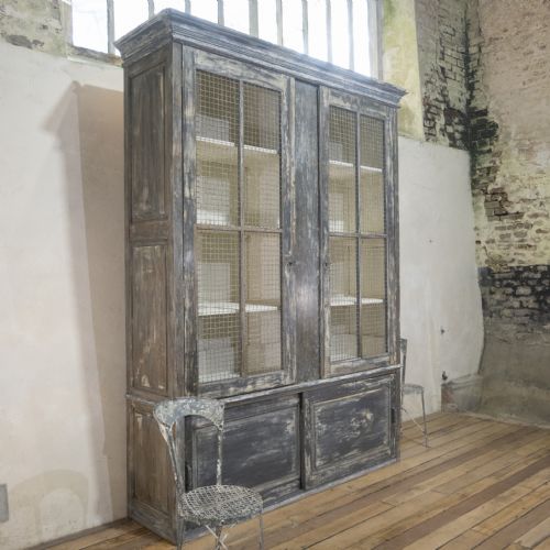 A LARGE SCALE 19TH CENTURY PAINTED HOUSEKEEPERS CUPBOARD - ADDITIONAL PHOTO 11