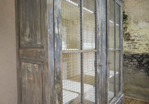 A LARGE SCALE 19TH CENTURY PAINTED HOUSEKEEPERS CUPBOARD - ADDITIONAL PHOTO 13