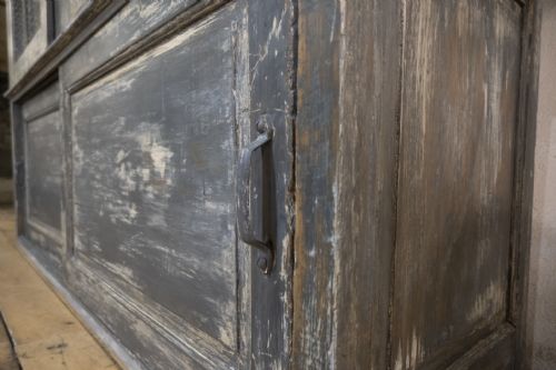 A LARGE SCALE 19TH CENTURY PAINTED HOUSEKEEPERS CUPBOARD - ADDITIONAL PHOTO 14