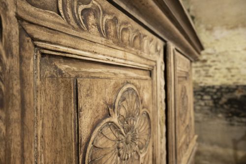 18TH CENTURY RUSTIC FRENCH WALNUT BUFFET DU CORPS CABINET - ADDITIONAL PHOTO 4