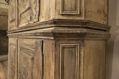 18TH CENTURY RUSTIC FRENCH WALNUT BUFFET DU CORPS CABINET - ADDITIONAL PHOTO 8