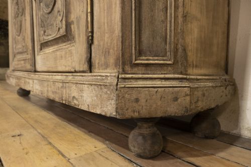 18TH CENTURY RUSTIC FRENCH WALNUT BUFFET DU CORPS CABINET - ADDITIONAL PHOTO 9
