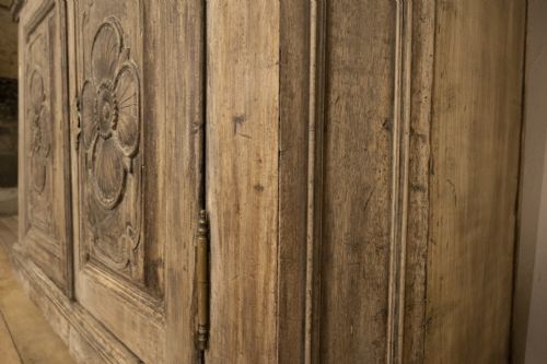 18TH CENTURY RUSTIC FRENCH WALNUT BUFFET DU CORPS CABINET - ADDITIONAL PHOTO 10