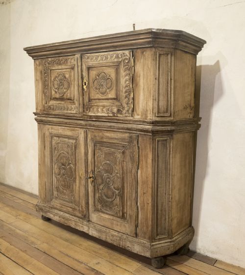 18TH CENTURY RUSTIC FRENCH WALNUT BUFFET DU CORPS CABINET - ADDITIONAL PHOTO 12