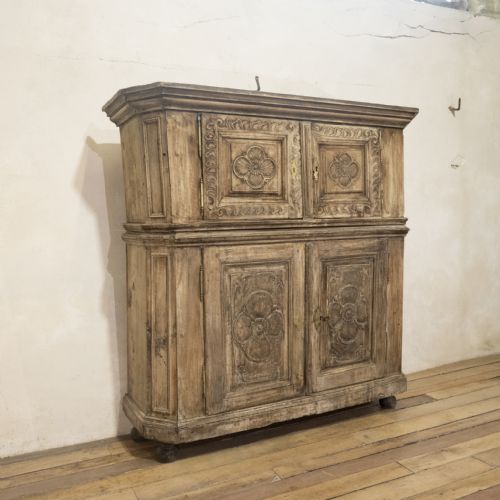 18TH CENTURY RUSTIC FRENCH WALNUT BUFFET DU CORPS CABINET - ADDITIONAL PHOTO 13
