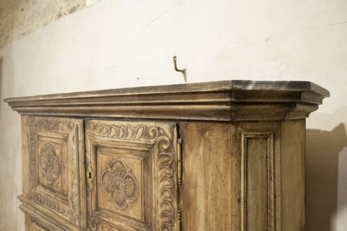 18TH CENTURY RUSTIC FRENCH WALNUT BUFFET DU CORPS CABINET - ADDITIONAL PHOTO 14