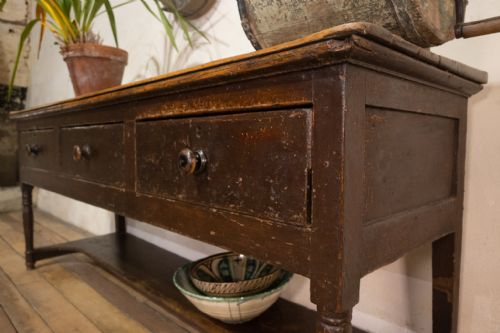 18TH CENTURY WEST COUNTRY PAINTED POTBOARD DRESSER BASE - ADDITIONAL PHOTO 10