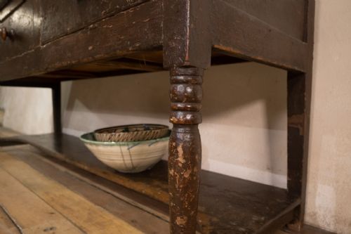 18TH CENTURY WEST COUNTRY PAINTED POTBOARD DRESSER BASE - ADDITIONAL PHOTO 11