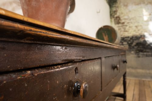 18TH CENTURY WEST COUNTRY PAINTED POTBOARD DRESSER BASE - ADDITIONAL PHOTO 16