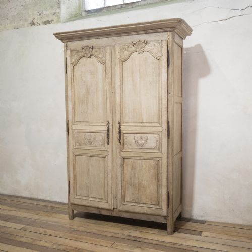 AN ELEGANT 19THCENTURY FRENCH OAK NORMANDY MARRIAGE ARMOIRE - ADDITIONAL PHOTO 6