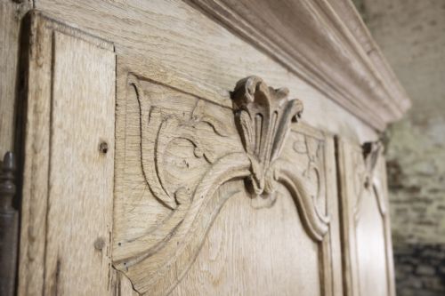AN ELEGANT 19THCENTURY FRENCH OAK NORMANDY MARRIAGE ARMOIRE - ADDITIONAL PHOTO 8