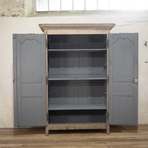 AN ELEGANT 19THCENTURY FRENCH OAK NORMANDY MARRIAGE ARMOIRE - ADDITIONAL PHOTO 13