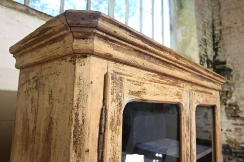 19TH CENTURY GLAZED FRENCH PAINTED BUFFET DEUX CORPS CABINET - ADDITIONAL PHOTO 12