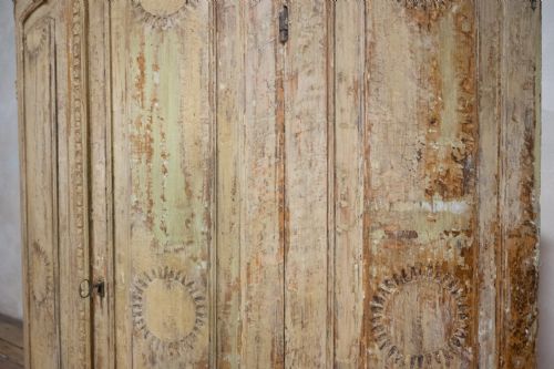 AN 18TH CENTURY DRY SCRAPED SWEDISH PAINTED GUSTAVIAN CORNER CUPBOARD CABINET - ADDITIONAL PHOTO 12