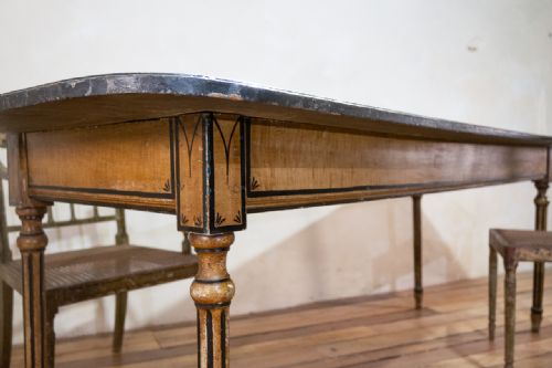 18TH CENTURY FAUX QUILTED MAPLE PAINTED SWEDISH FARMHOUSE TABLE - ADDITIONAL PHOTO 12