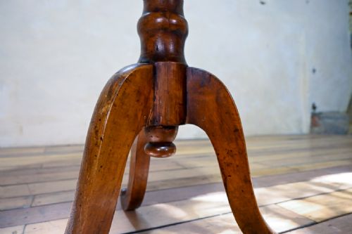 19TH CENTURY FRENCH BOBBIN TURNED TRIPOD SIDE TABLE - ADDITIONAL PHOTO 10