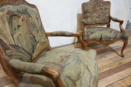 A NEAR PAIR 19TH CENTURY FRENCH LOUIS XV FAUTEUILS OPEN ARMCHAIRS AUBUSSON TAPESTRY - ADDITIONAL PHOTO 4