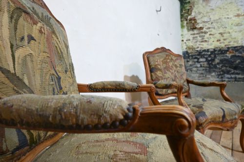 A NEAR PAIR 19TH CENTURY FRENCH LOUIS XV FAUTEUILS OPEN ARMCHAIRS AUBUSSON TAPESTRY - ADDITIONAL PHOTO 9