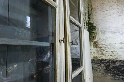 19TH CENTURY FRENCH PAINTED GLAZED CABINET - ADDITIONAL PHOTO 4