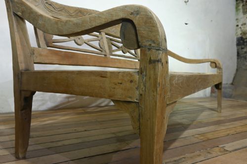 A LARGE 19TH CENTURY ANGLO INDIAN TEAK BENCH - ADDITIONAL PHOTO 1
