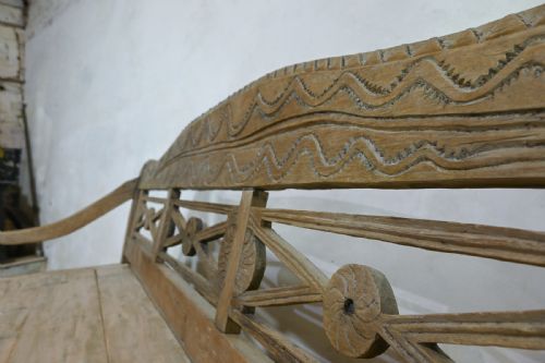 A LARGE 19TH CENTURY ANGLO INDIAN TEAK BENCH - ADDITIONAL PHOTO 8