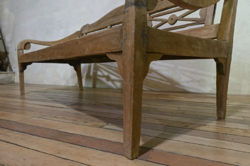 A LARGE 19TH CENTURY ANGLO INDIAN TEAK BENCH - ADDITIONAL PHOTO 9