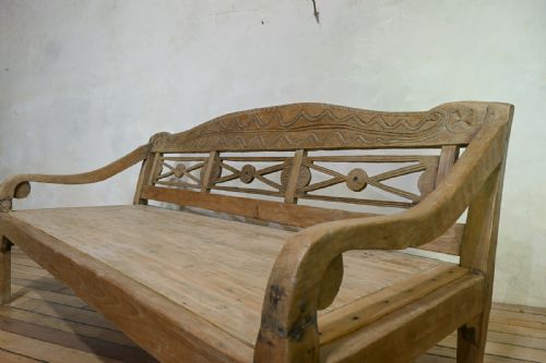 A LARGE 19TH CENTURY ANGLO INDIAN TEAK BENCH - ADDITIONAL PHOTO 10