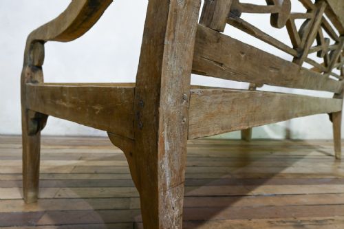 A LARGE 19TH CENTURY ANGLO INDIAN TEAK BENCH - ADDITIONAL PHOTO 15