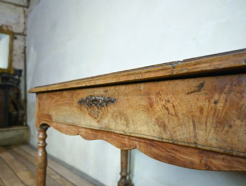 A FRENCH 19TH CENTURY CHESTNUT SINGLE DRAWER SIDE TABLE - ADDITIONAL PHOTO 2