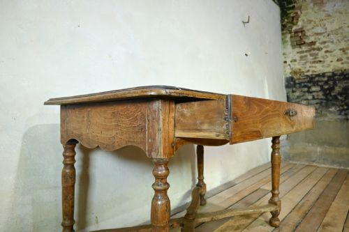 A FRENCH 19TH CENTURY CHESTNUT SINGLE DRAWER SIDE TABLE - ADDITIONAL PHOTO 10