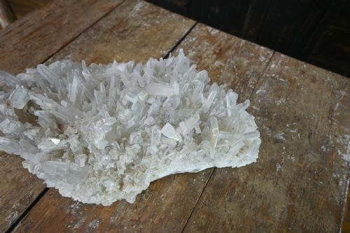A VERY LARGE NEEDLE QUARTZ CRYSTAL CLUSTER GEOLOGICAL SPECIMEN - ADDITIONAL PHOTO 1