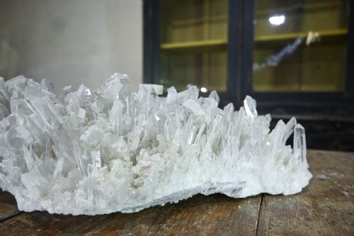 A VERY LARGE NEEDLE QUARTZ CRYSTAL CLUSTER GEOLOGICAL SPECIMEN - ADDITIONAL PHOTO 3