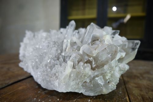 A VERY LARGE NEEDLE QUARTZ CRYSTAL CLUSTER GEOLOGICAL SPECIMEN - ADDITIONAL PHOTO 4