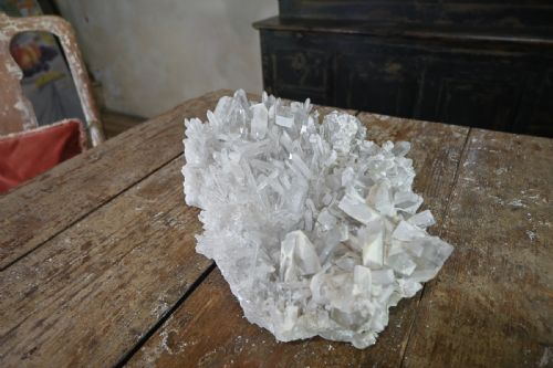 A VERY LARGE NEEDLE QUARTZ CRYSTAL CLUSTER GEOLOGICAL SPECIMEN - ADDITIONAL PHOTO 6