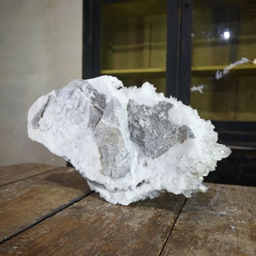 A VERY LARGE NEEDLE QUARTZ CRYSTAL CLUSTER GEOLOGICAL SPECIMEN - ADDITIONAL PHOTO 9
