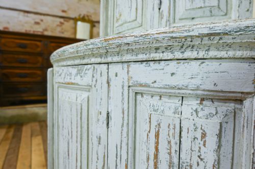 AN 18TH CENTURY SWEDISH GUSTAVIAN CORNER CUPBOARD - ADDITIONAL PHOTO 3