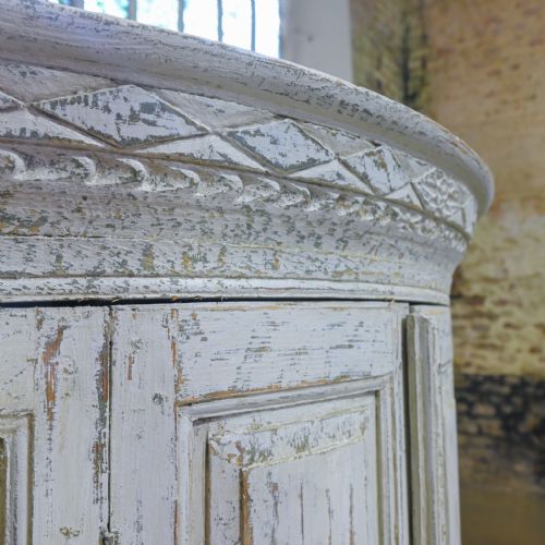 AN 18TH CENTURY SWEDISH GUSTAVIAN CORNER CUPBOARD - ADDITIONAL PHOTO 5